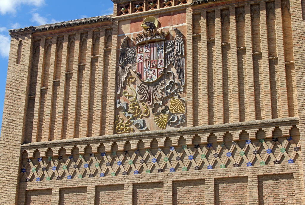 Shield of Catholic Monarchs, School of Arts and Crafts